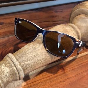 RAY BAN Modern Wafarer glasses